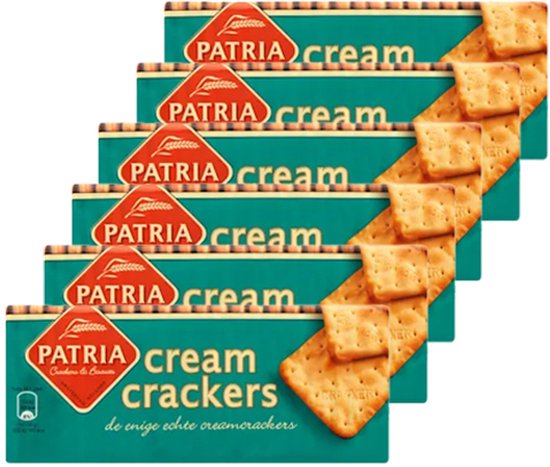 Vijf pakken Patria cream crackers met de oranje 'Patria' logo's en groene achtergrond.