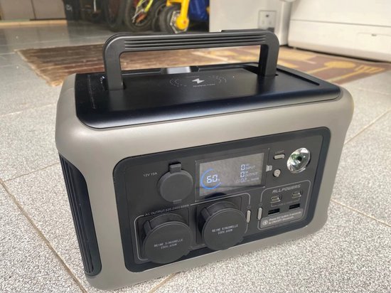 Zonnepaneel inclusief Draagbaar Powerstation - Noodstroom - Inclusief accu 299Wh - Camper - Vakantie - Boot - 100 Watt paneel - 600W AC output - Zonnepaneel inklapbaar van Merkloos — afbeelding 4