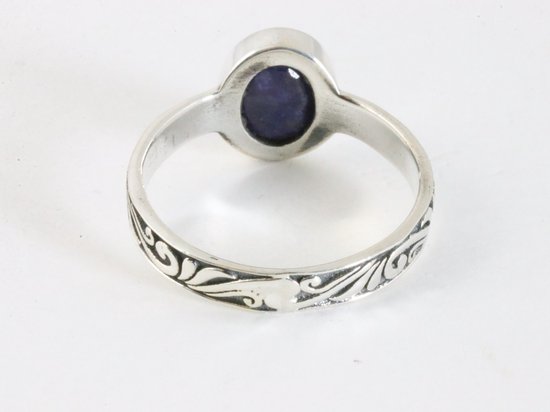 Bague en argent finement travaillée avec saphir bleu - taille 19