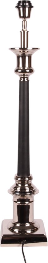 Pied de lampe argenté avec tige noire, base carrée et prise, isolé sur fond blanc.