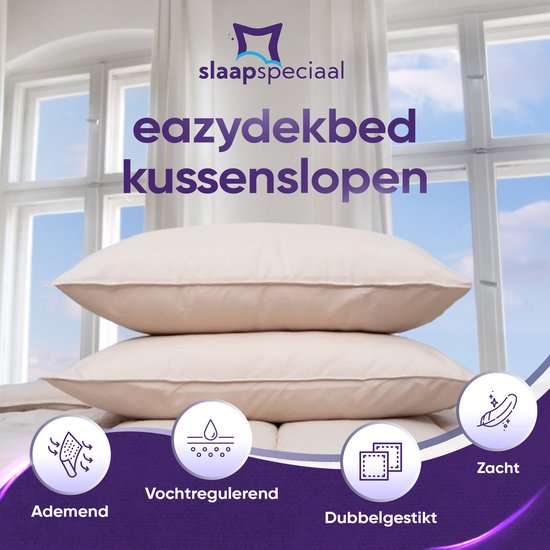 Twee gestapelde beige kussenslopen, met het Slaapspeciaal logo. Iconen voor ademend, vochtregulerend en dubbelgestikt.
