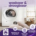 Een wasmachine en droger met kussens. Iconen voor wasbaar op 40 graden, drogerbestendig en makkelijk schoon te maken.