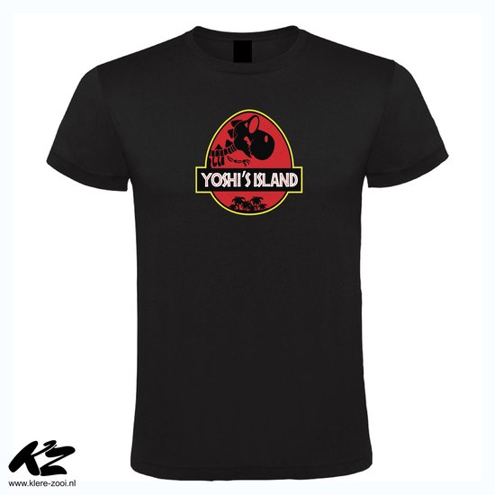 T-shirt noir à col rond et manches courtes. Le motif est une parodie du logo Jurassic Park, avec 'YOSHI'S ISLAND' au centre, entouré de palmiers.