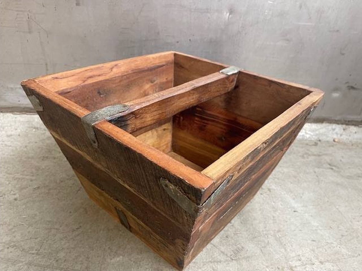 Bucket old wood