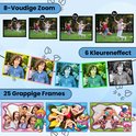Lichtblauwe kindercamera. Toont zoomvoorbeelden, kleureffecten en grappige frames met kinderen en een clown.