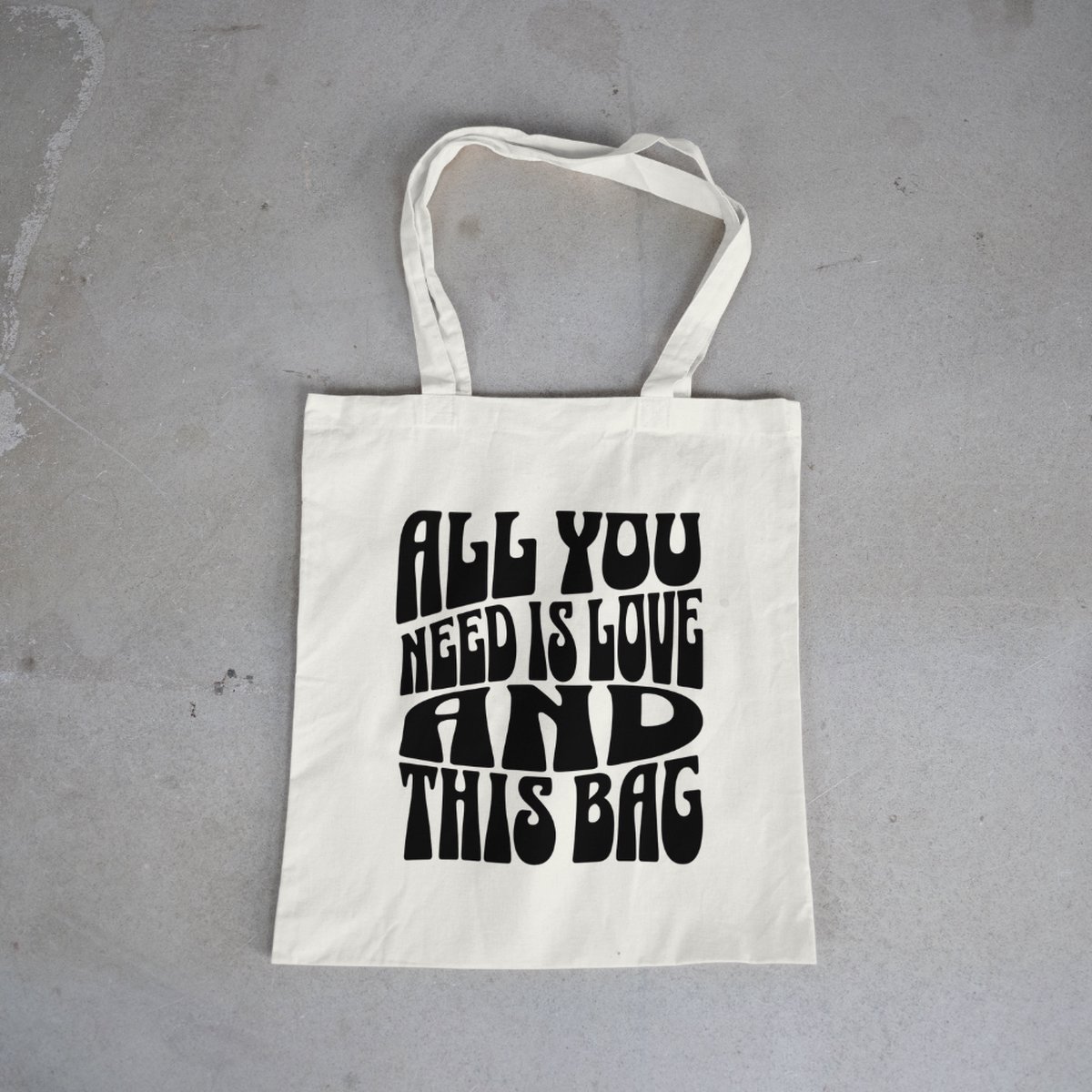 All you need is love and this bag Tote bag - Totebag - Katoenen tas - Schoudertas - 100% gerecycled katoen - Schoudertassen - Boodschappen tas - Duurzaam - tote bag katoen