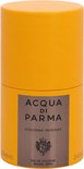 Gouden cilinder met een bruin label met "ACQUA DI PARMA COLONIA INTENSA" erop.