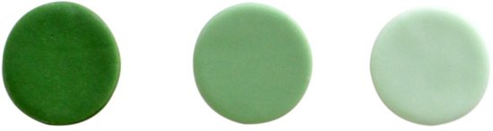 Drie ronde groene fondantplakjes op een witte achtergrond: donkergroen, middelgroen en lichtgroen.