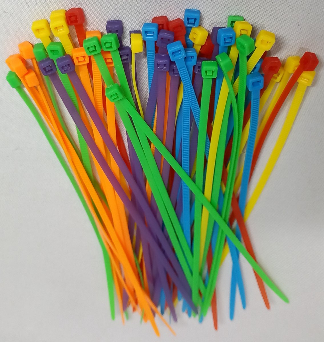 Kabelbinders 200 x 4,0 mm kabelhouder - Tyraps - Tie Wraps - Zes Verschillende Kleuren - 60 stuks kabelbinders