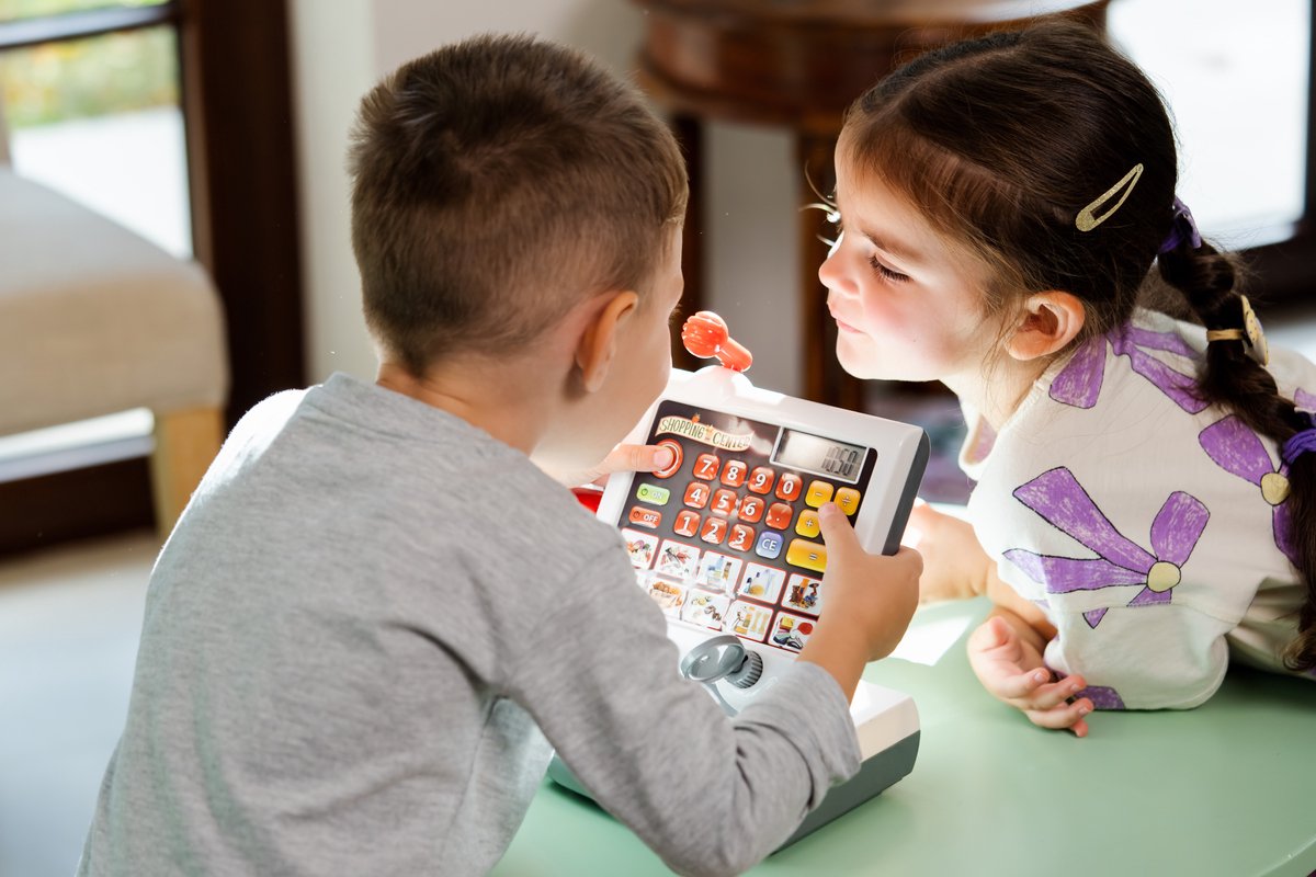 Klein Toys elektronische kassa - touchpad, scanner, weegschaal en rekenmachinefunctie - 31x15,5x23 cm - incl. speelgeld, uitschuifbare geldla, licht- en geluidseffecten - grijs — afbeelding 11