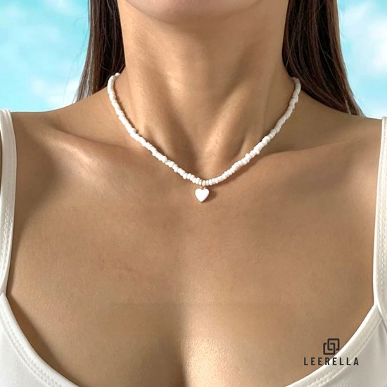 Leerella Choker Ketting Wit met Hart Hangertje – Boho Kralen Choker – Trendy Halsketting – Stijlvolle Dames Sieraden – 37+5 cm