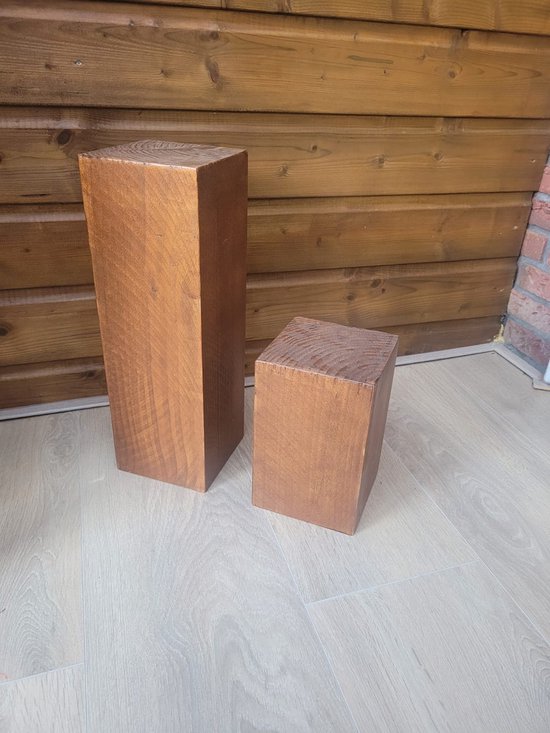 Set van 2 Houten Bloemenzuilen – Stijlvolle Sokkel in Notenkleur