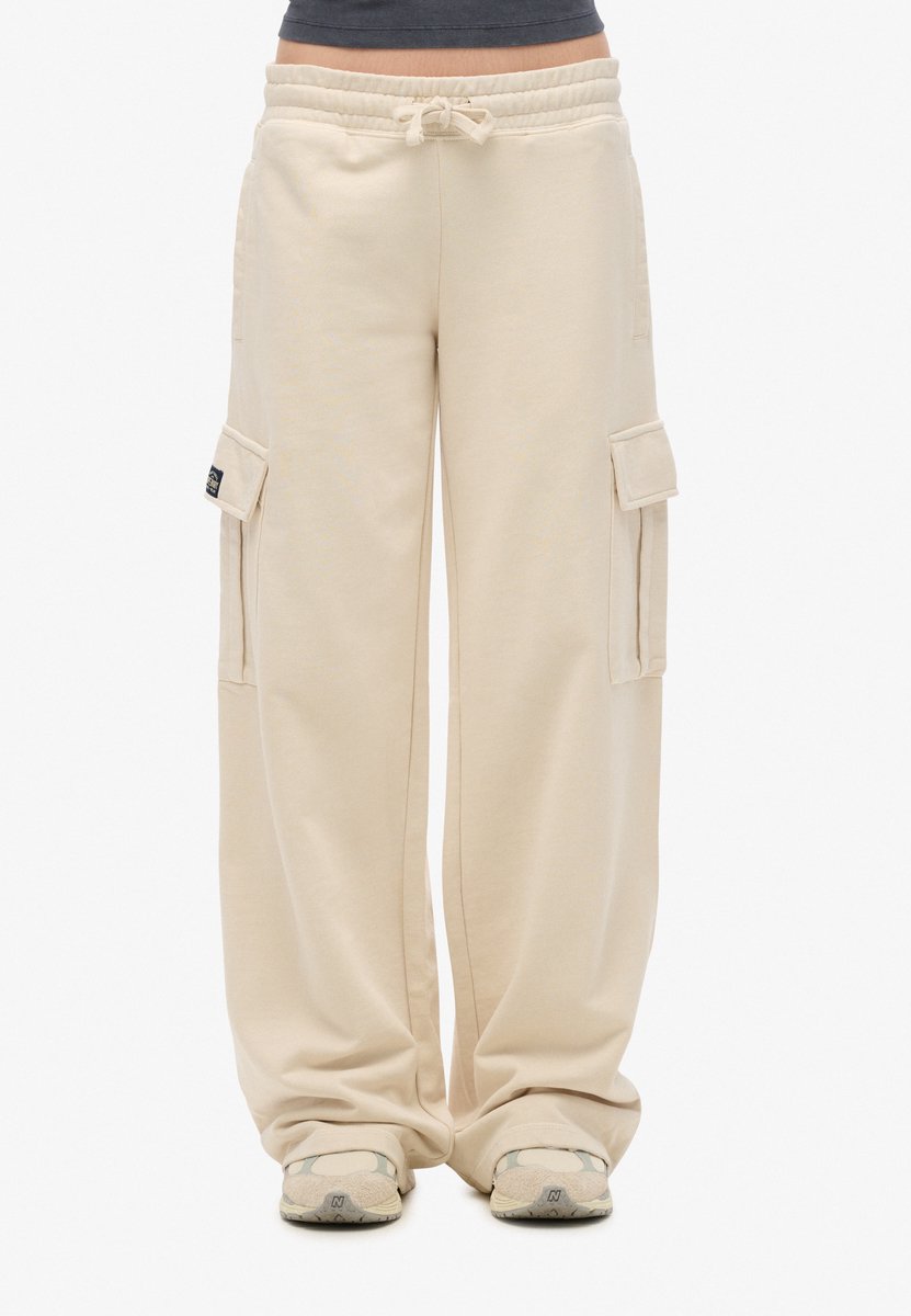 Superdry Athletic Essentials Vintage Cargo joggingbroek met wijde pijpen Dames Broeken Creme