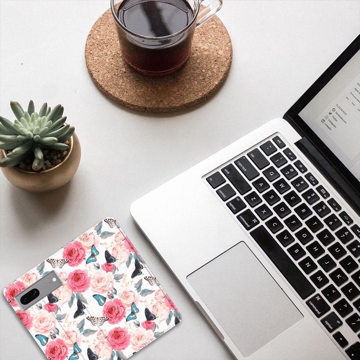 Google Pixel 7 Smart Cover Butterfly Roses