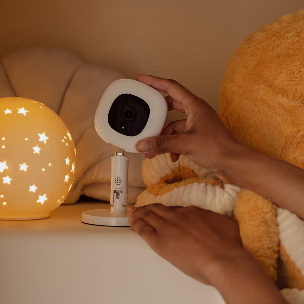 Nanit Pro Camera Babyfoon met App + Flex Standaard + Ademhalingsband - Huildetectie - 130°-zicht - 1080P HD-Video - Beste beveiliging thumbnail 6