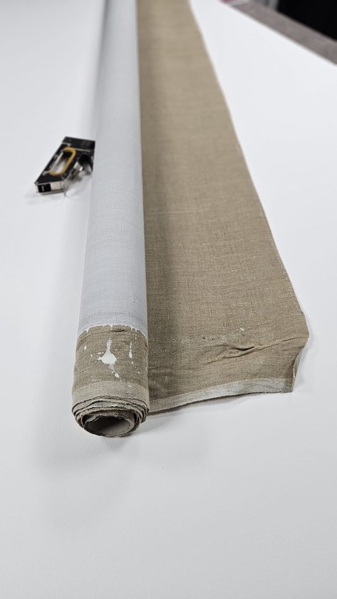 Middel grof linnen schildersdoek op rol 210 x 310 cm. Linnen voor de prijs van katoen!