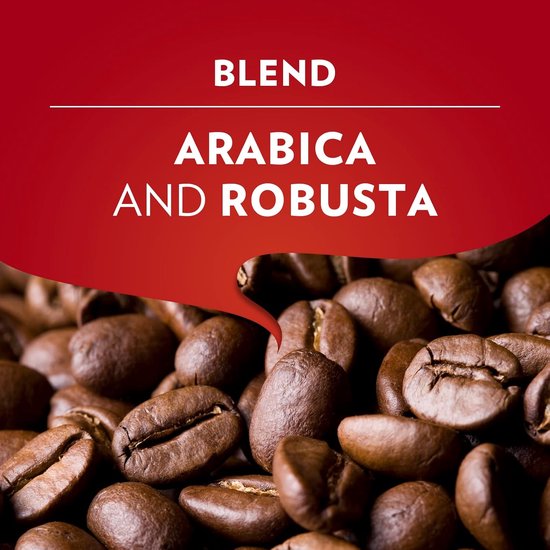 Een stapel van veel bruine, glanzende koffiebonen, de blend is Arabica en Robusta.