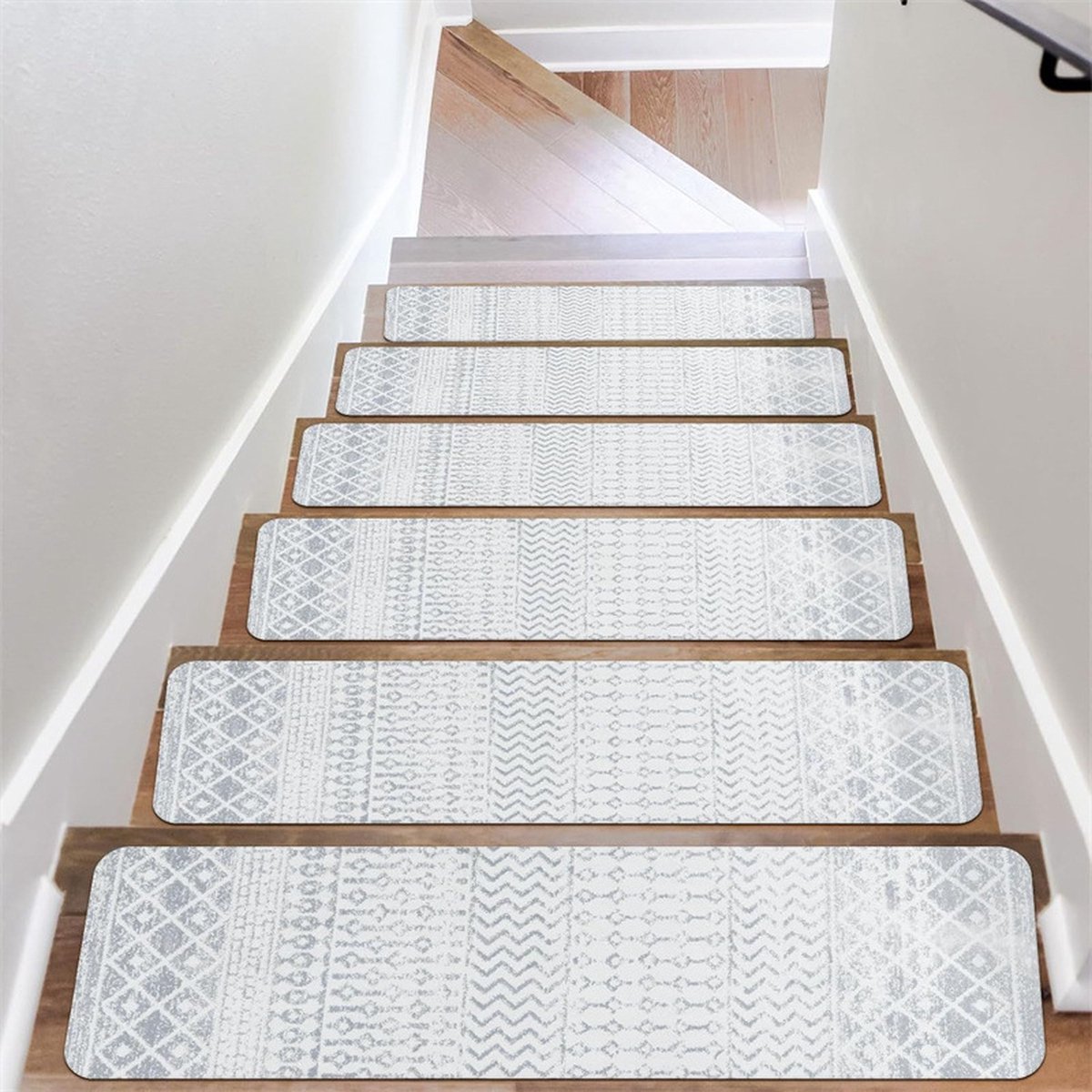 26x80CM Tapijt Traptreden - 15 Pack - Antislip Trapmatten - Verwijderbaar Traptapijt - Vuilafstotende Binnen Stapmatten - Waterabsorberende Snel Drogende Vloermatten - Veilig voor Kinderen, Ouderen en Huisdieren - blauwe en witte rimpelingen