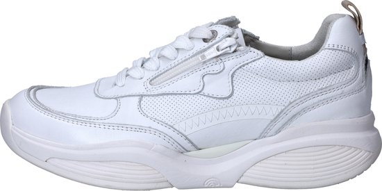 Sneaker blanche en cuir avec fermeture éclair, détails perforés, surpiqûre en zigzag et épaisse semelle blanche.