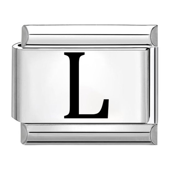 Zilverkleurige bedel met de zwarte letter L.