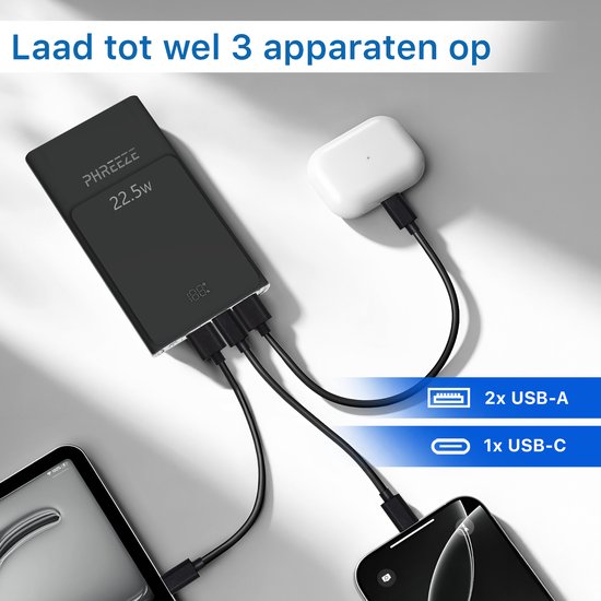 Batterie externe noire charge 3 appareils : 2x USB-A et 1x USB-C.