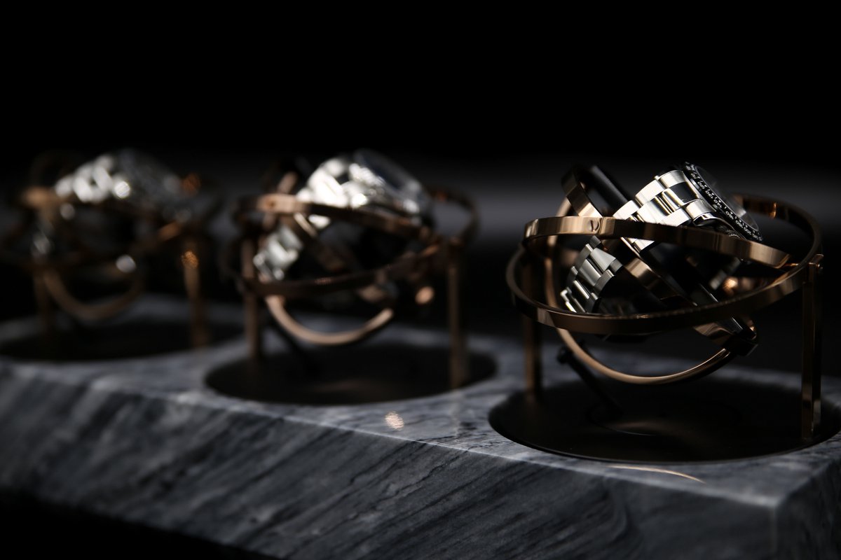Triple Tourbillon horlogeopwinder in grijs Emperador marmer en rosegoud stalen ringen - Elbrus Horology - Gyrowinder Orbit Watch Winder