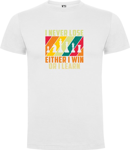 Wit T-Shirt met “Kleurrijke I Never Loose either I Win of I Learn - Schaken – Denksport – Ik verlies nooit Ik Win of Ik Leer “ Print Full Color Maat 2XL