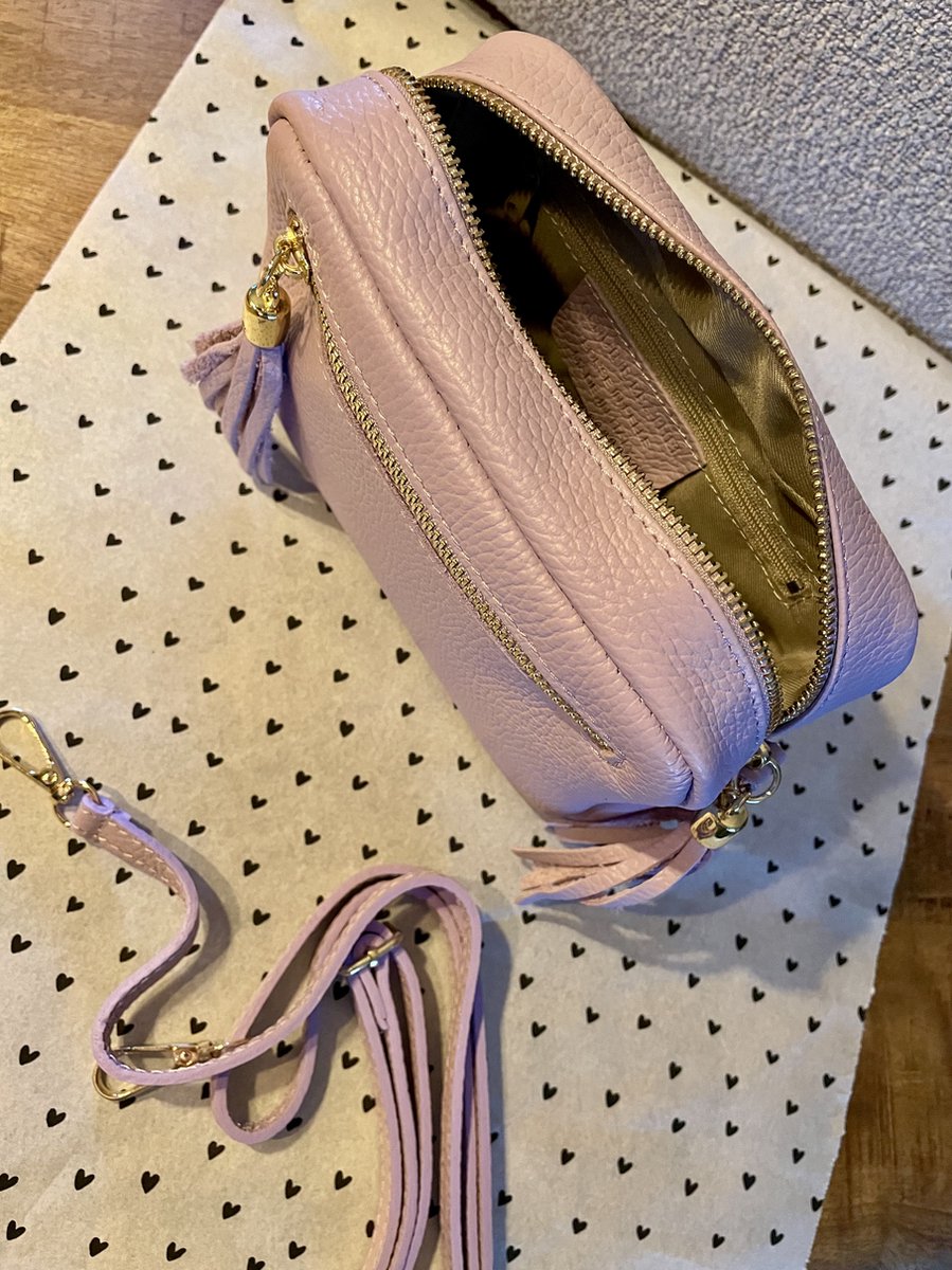 Toilettas Echt Leer | LILA PAARS | 20 cm x 14 cm x 8 cm | Handtas | Schoudertas | Accessoire | Trendsetter | Wauw | Fashion | Trending | Zak | Hip | Handig | Gadget | Make-up tas | Purse | Make up | Accessoires | Dames | Kinderen | Vrouw | Mat | Mode