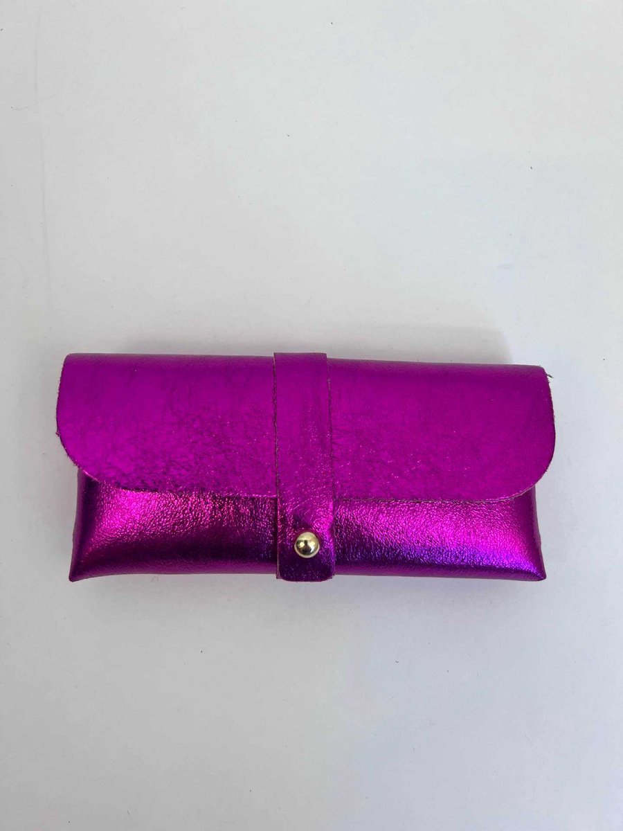 Zonnebrilhoes Fuchsia Roze | Metallic - Echt leer 100% - 16 x 8 cm - Accessoire - Zonnebril Modern Hip Trendy - Trendsetter Wauw - Fashion Trending Handig Gadget - Sunglasses Wallet - Zon - Lente Zomer - Accessoires - Dames - Heren - Kinderen - Vrouw