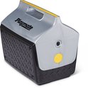 Zijkant van een zilverkleurige Igloo Playmate koelbox met zwarte diamantplaat