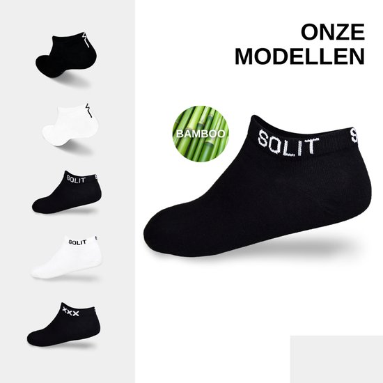 Verschillende modellen SOLIT enkelsokken in zwart en wit. Een grote zwarte sok met 'SOLIT' opdruk is centraal geplaatst, met bamboe-icoon.
