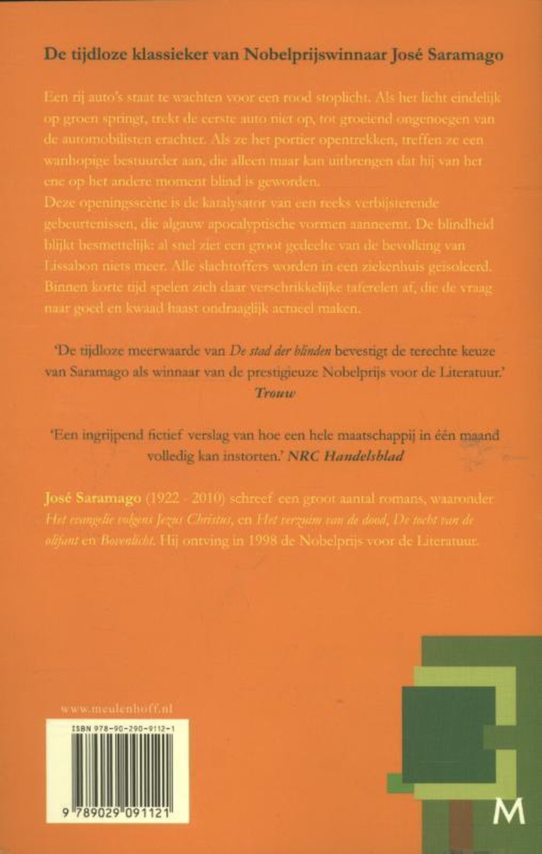 Achterkant van een boek met tekst en een barcode. De titel is 'De stad der blinden'.