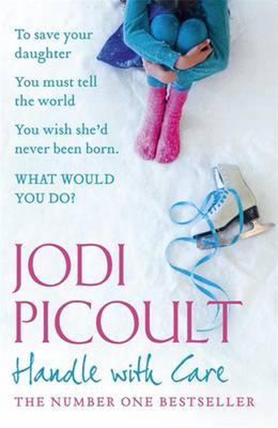 Boekomslag 'Handle with Care' van Jodi Picoult. Een meisje in roze sokken zit op de grond met schaatsen ernaast. Tekst: 'To save your daughter... WHAT WOULD YOU DO?'