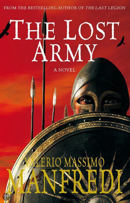 Boekcover van 'The Lost Army' met een Romeinse soldaat in harnas, schild en speren. 'The Lost Army' door Valerio Massimo Manfredi.