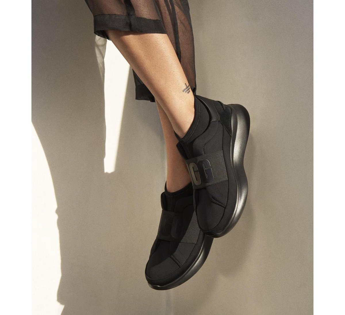 UGG Neutra Sneakers - Maat 41 - Vrouwen - zwart | bol.com