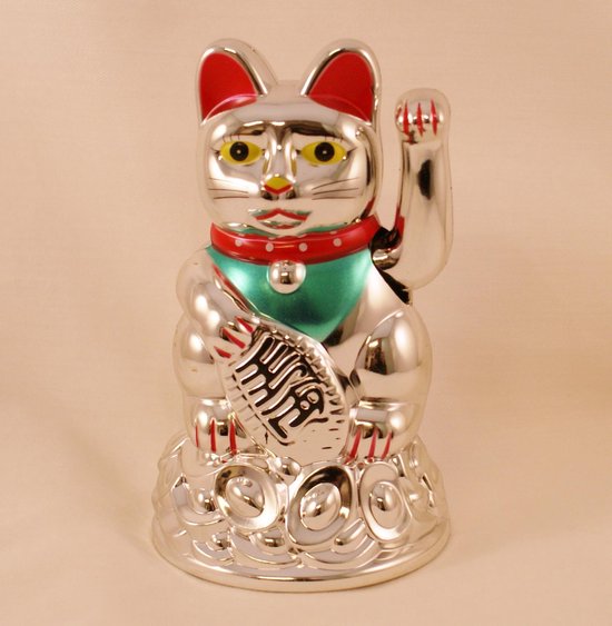 Maneki Neko zwaaiende gelukskat geluksbrenger - kunststof - zilverkleurig - 11,5x7cm