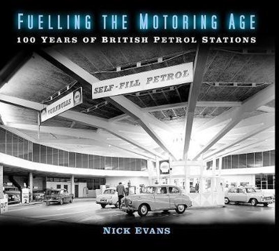 Boek cover Fuelling the Motoring Age van Nick Evans (Paperback)