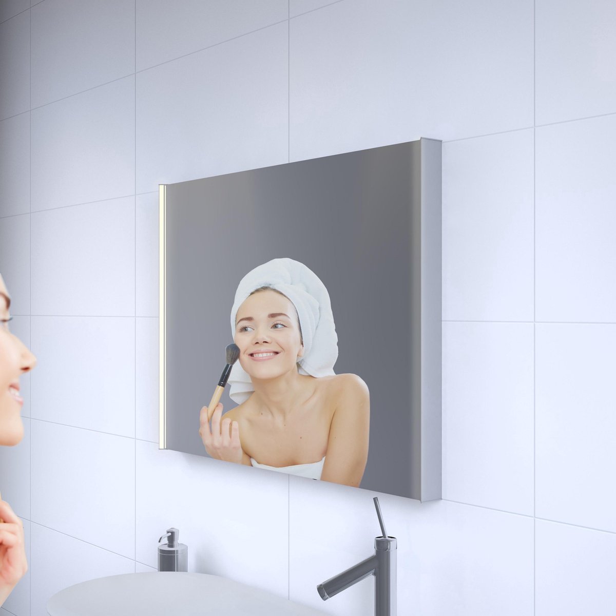 Luxe badkamerspiegel met praktische LED verlichting links en rechts, inclusief spiegelverwarming – 80 cm