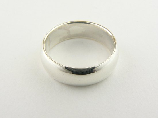 Gladde zilveren ring - 7 mm. - maat 21