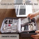 Kabeltas en zak met elektronische accessoires. Zwart, afmeting 24.5x18x10cm. Met ritssluiting en handvat. Deksel opent volledig.