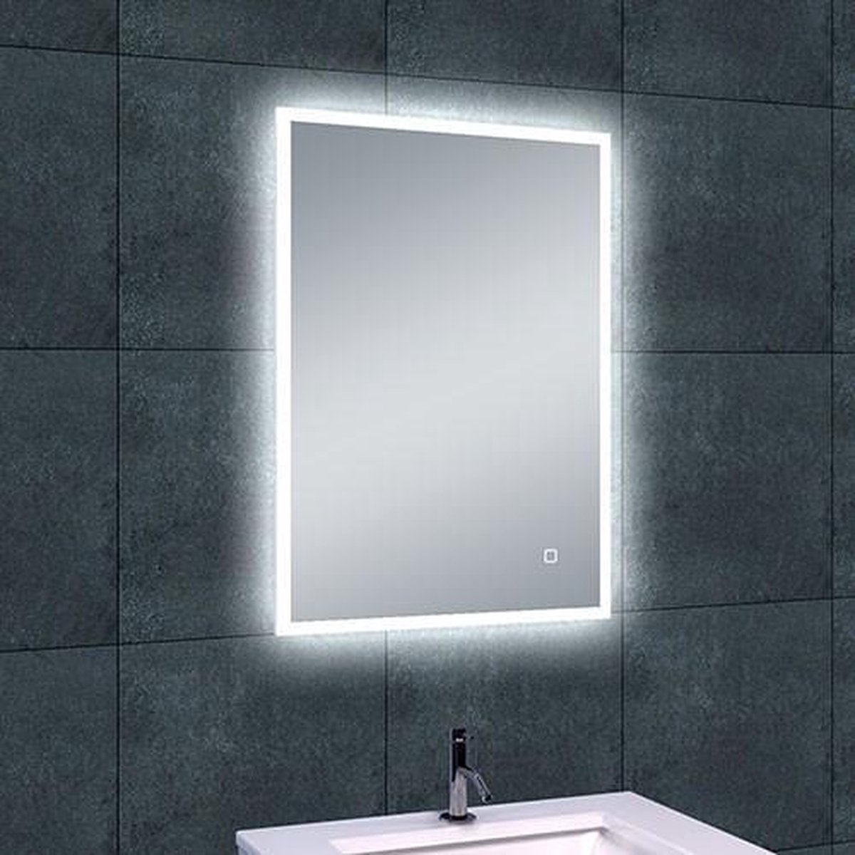 honing Laatste smal Infrarood verwarmde badkamerspiegel met LED verlichting | bol.com