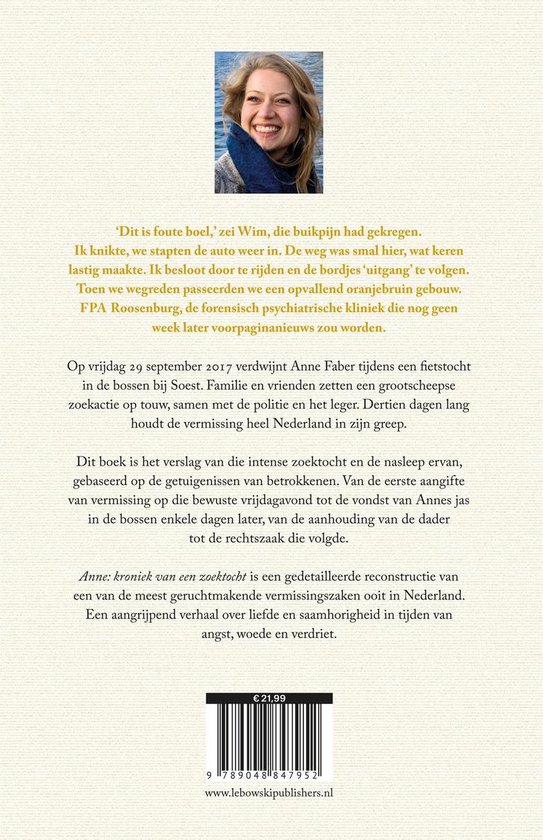 Een portret van een lachende vrouw, met tekst over de zoektocht naar Anne Faber.