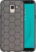 Hexagon Hard Case - Telefoonhoesje - Backcover Hoesje - achterkant hoesje - Geschikt voor Samsung Galaxy J6 - Grijs