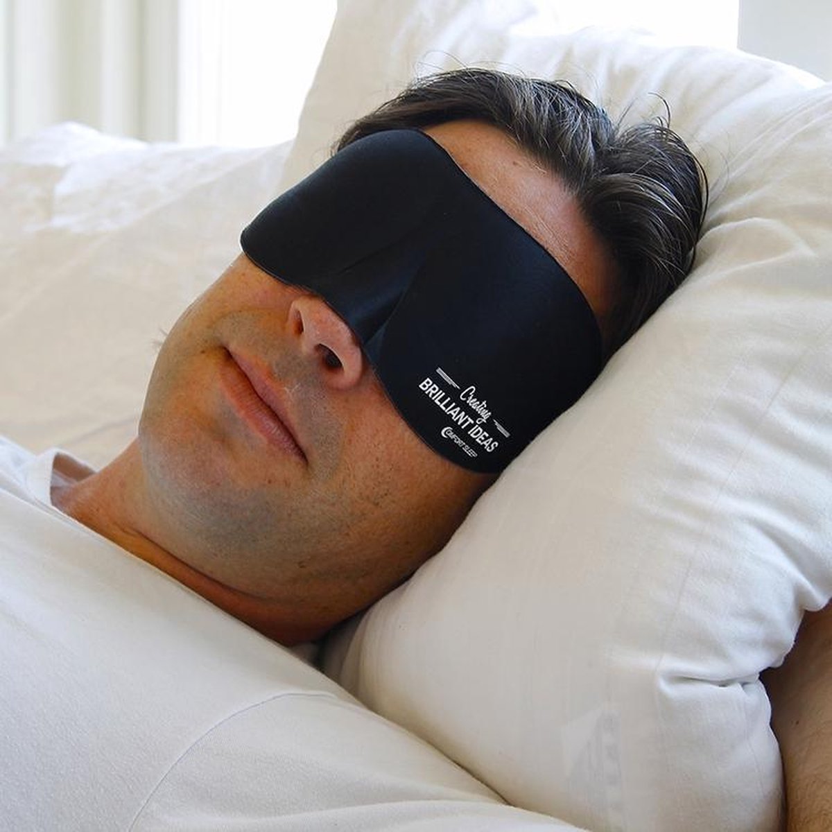 COMFORT SLEEP - 3D premium slaapmasker voor mannen en vrouwen met innovatieve, zachte vorm voor goede verduistering en vrij bewegen van de ogen. Incl. oordoppen en opberg etui - zwart - Creating Brilliant Ideas — afbeelding 6