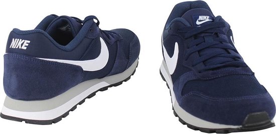 Nike MD Runner 2 fitnessschoenen heren marine/wit-43 | bol.com