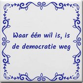 Wijsheden tegeltje met spreuk over Politiek: Waar één wil is is de democratie weg