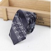 Smalle zwarte stropdas met witte notenbalk