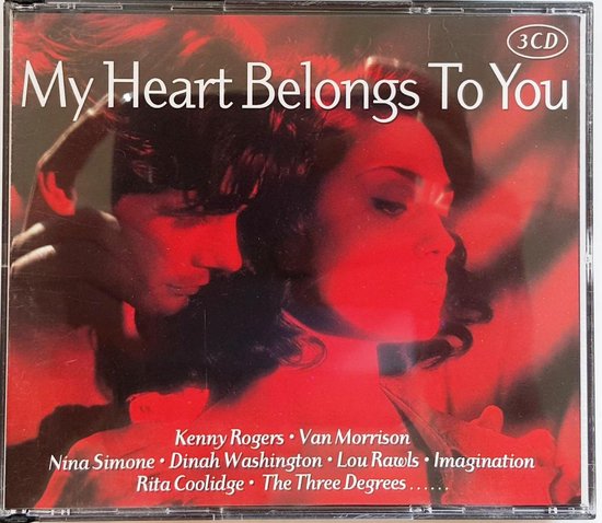 CD-hoes met de titel 'My Heart Belongs To You'. Een koppel omhelst elkaar op de voorgrond, badend in rood licht.