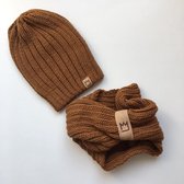 Muts met sjaal - Beanie - Bruin: De Winter Favoriet! - Voor kinderen vanaf 3 tot ongeveer 9 jaar.