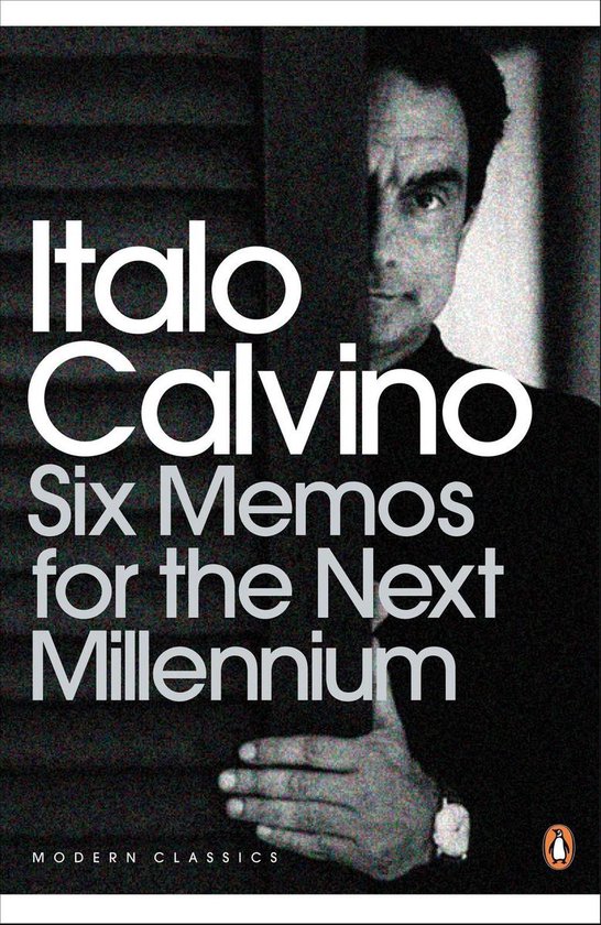 Boekomslag van "Six Memos for the Next Millennium" van Italo Calvino, met een zwart-witfoto van de auteur.